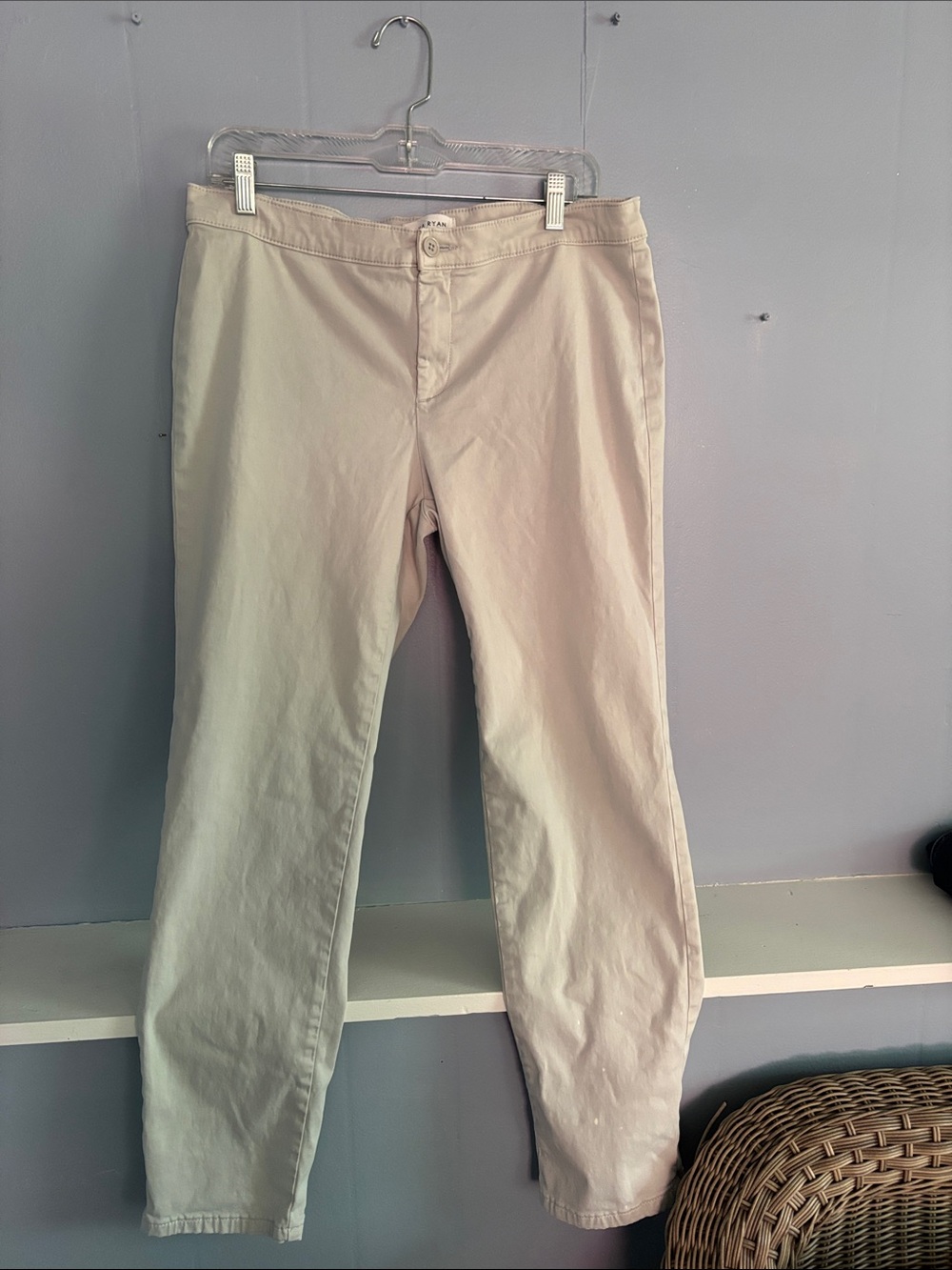 LILA RYAN Straight Leg Pants in Light Gray